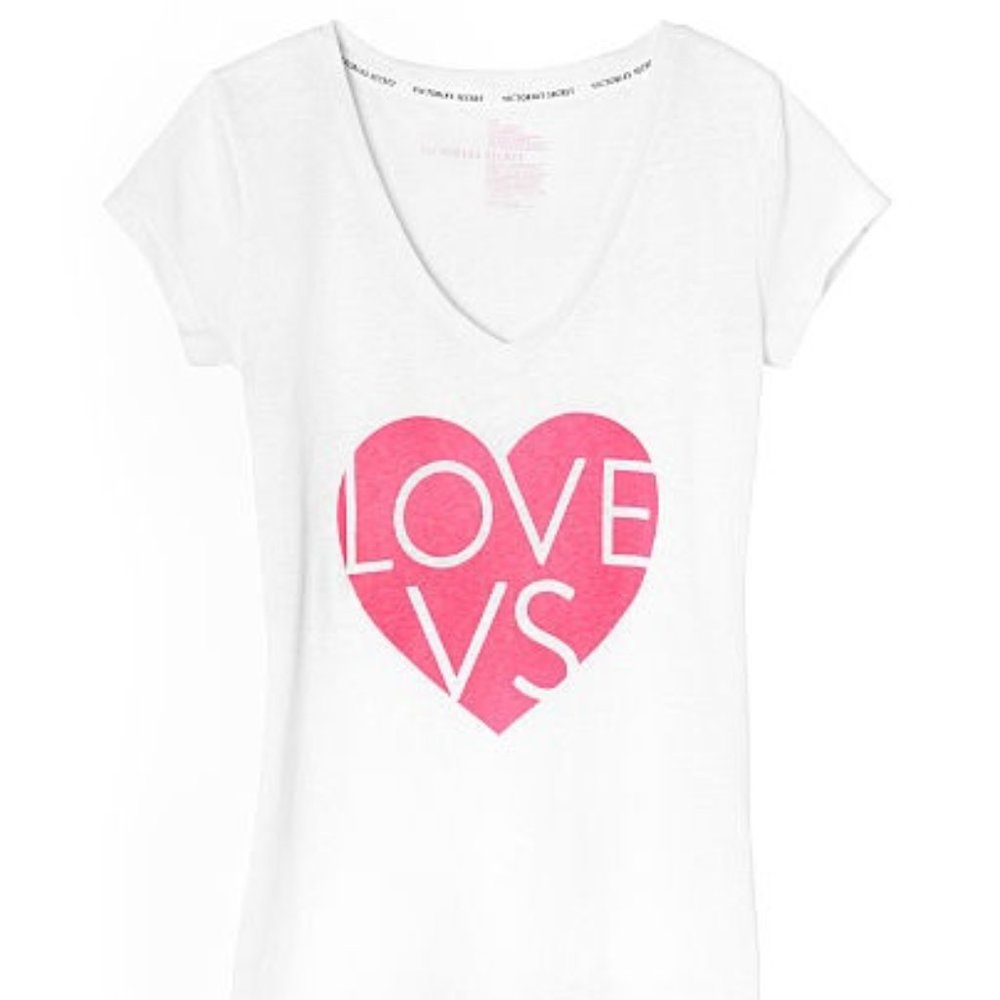 NEW! Victoria's Secret Tee shirt VS Women heart